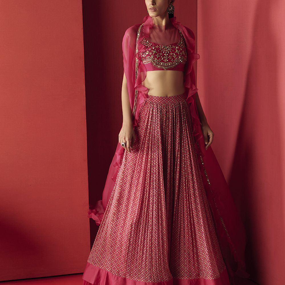 红色lehenga＂class=