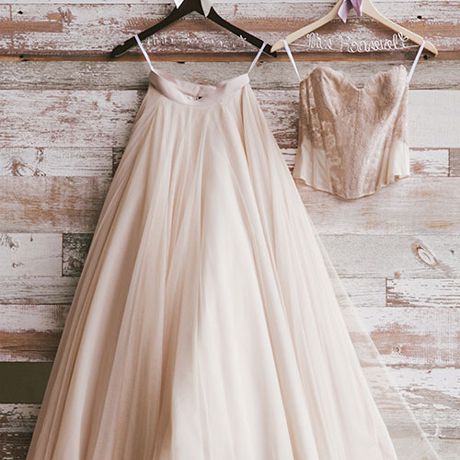 粉红裙子和紧身胸衣