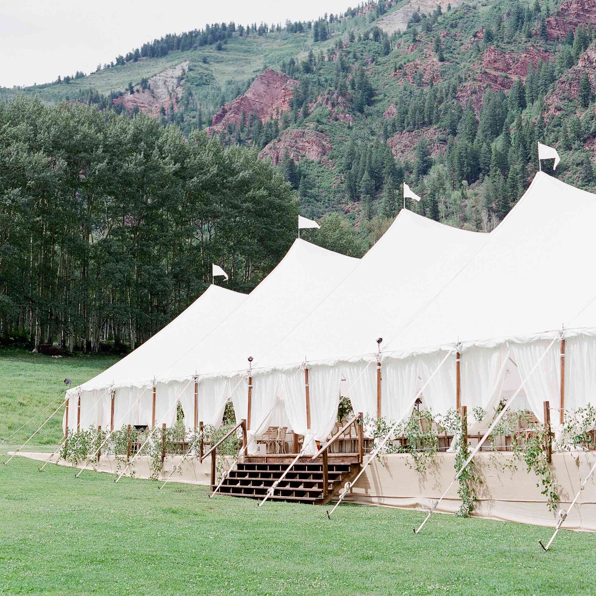 高架结构的外部。