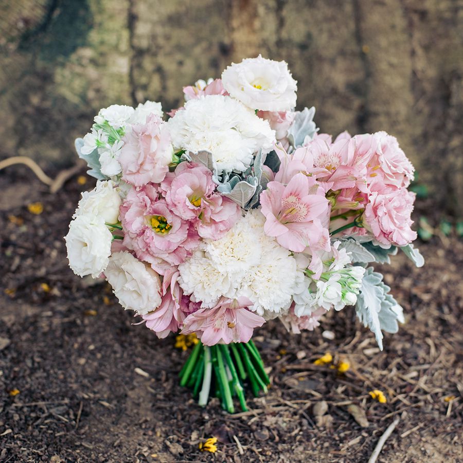 康乃馨婚礼花束