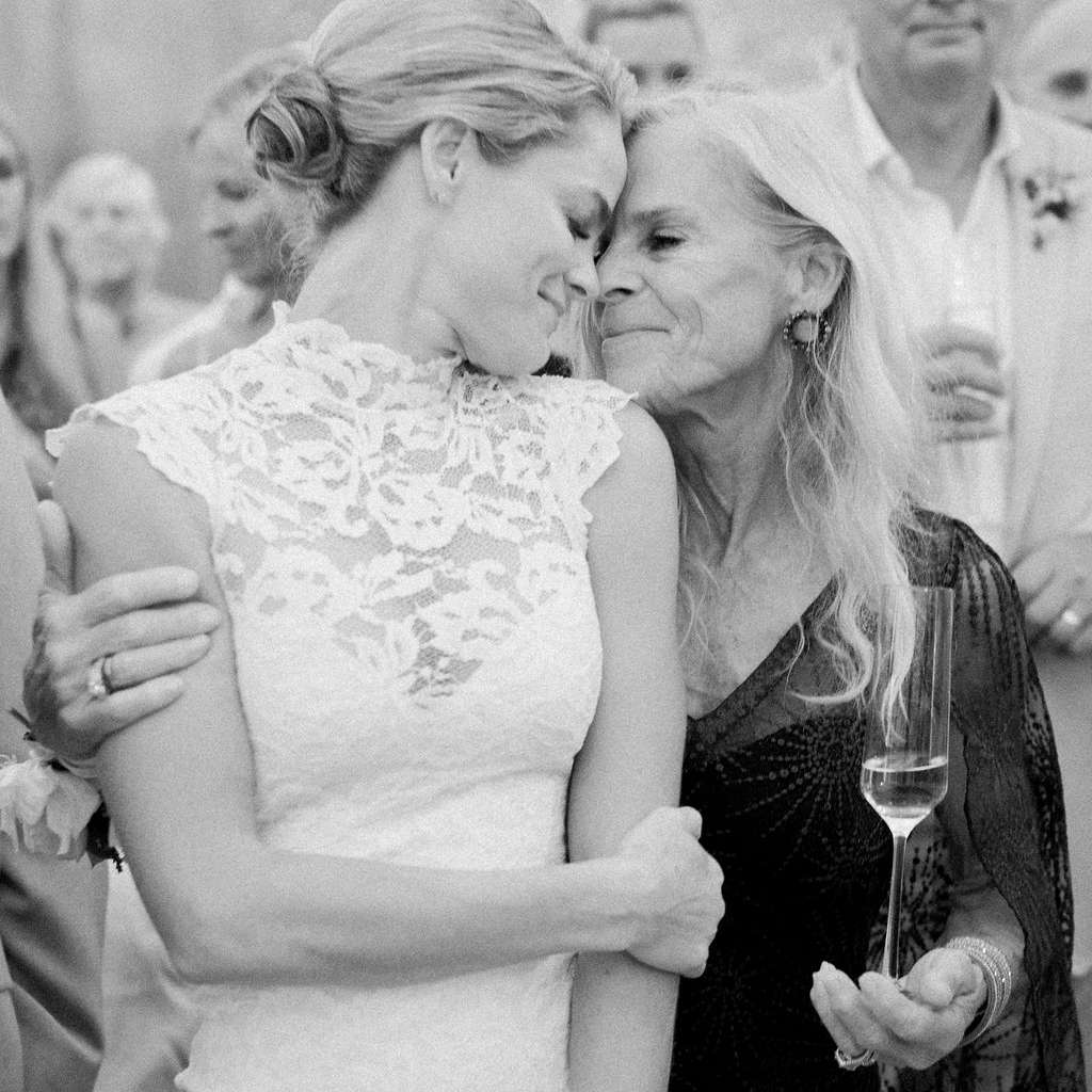 新娘和母亲”class=