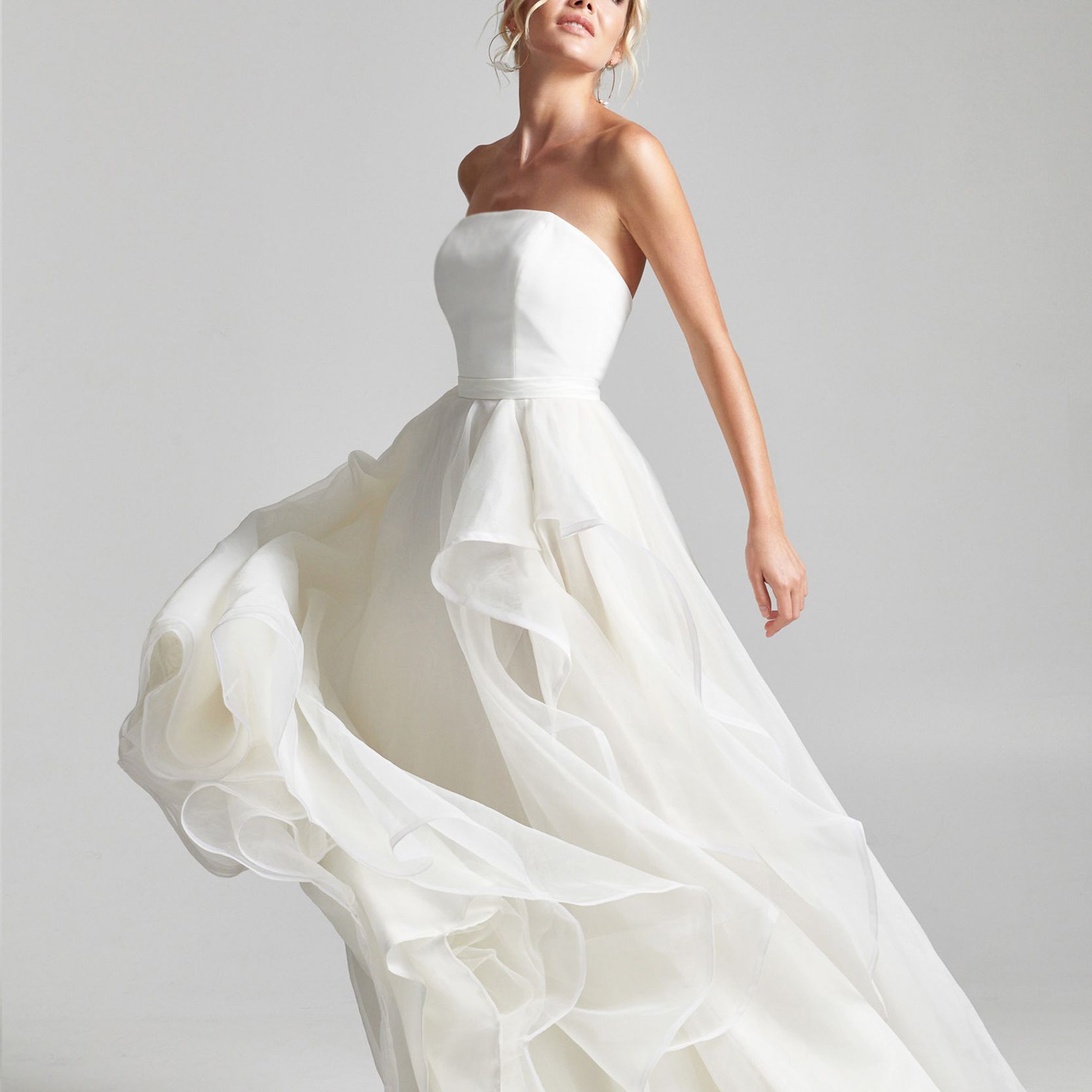 丽贝卡·舍内菲尔德婚纱