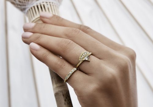 独特的黄金结婚戒指
