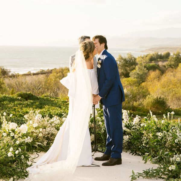 新娘和新郎亲吻