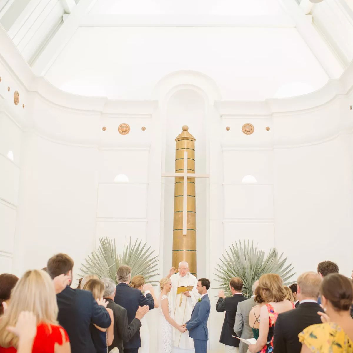 有棕榈叶的教堂