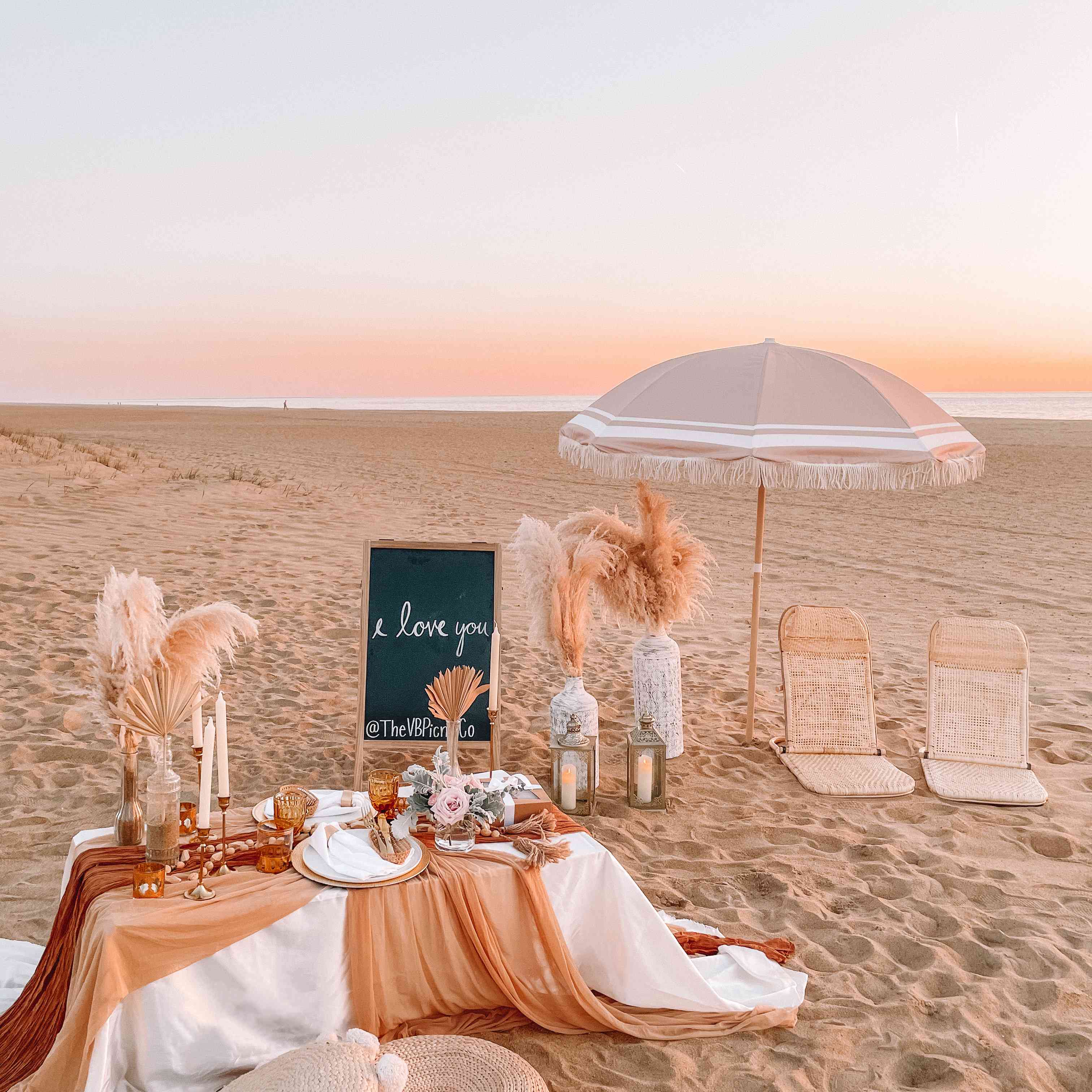 在弗吉尼亚海滩的定制波西米亚风格野餐