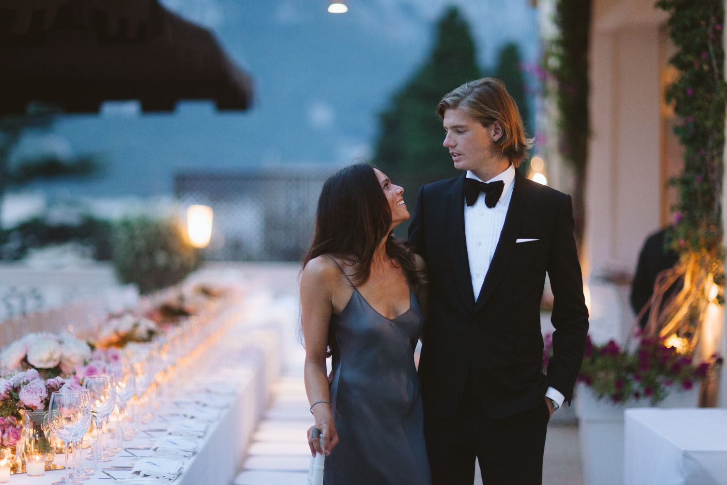 新娘和新郎在招待会