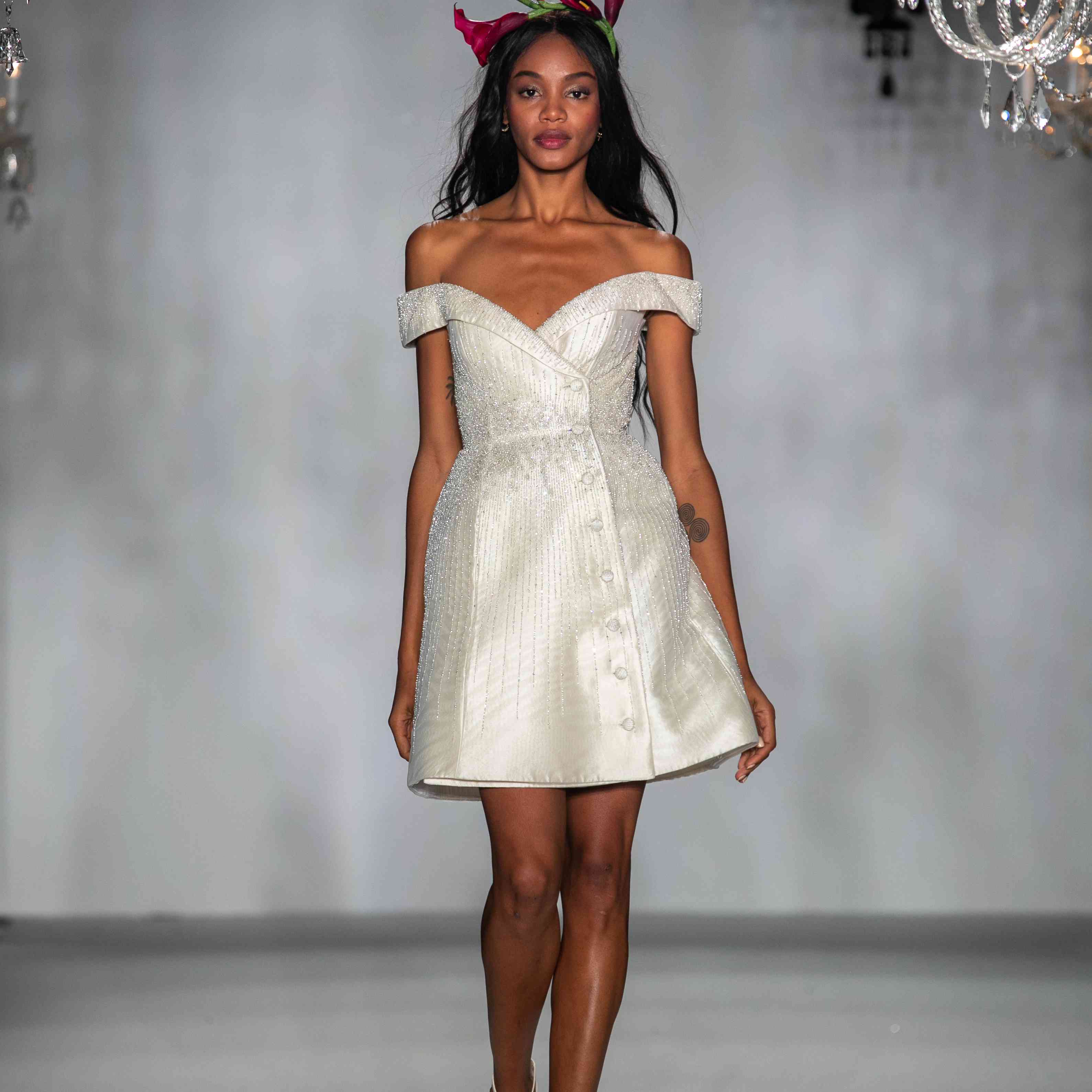 安妮·巴尔婚纱