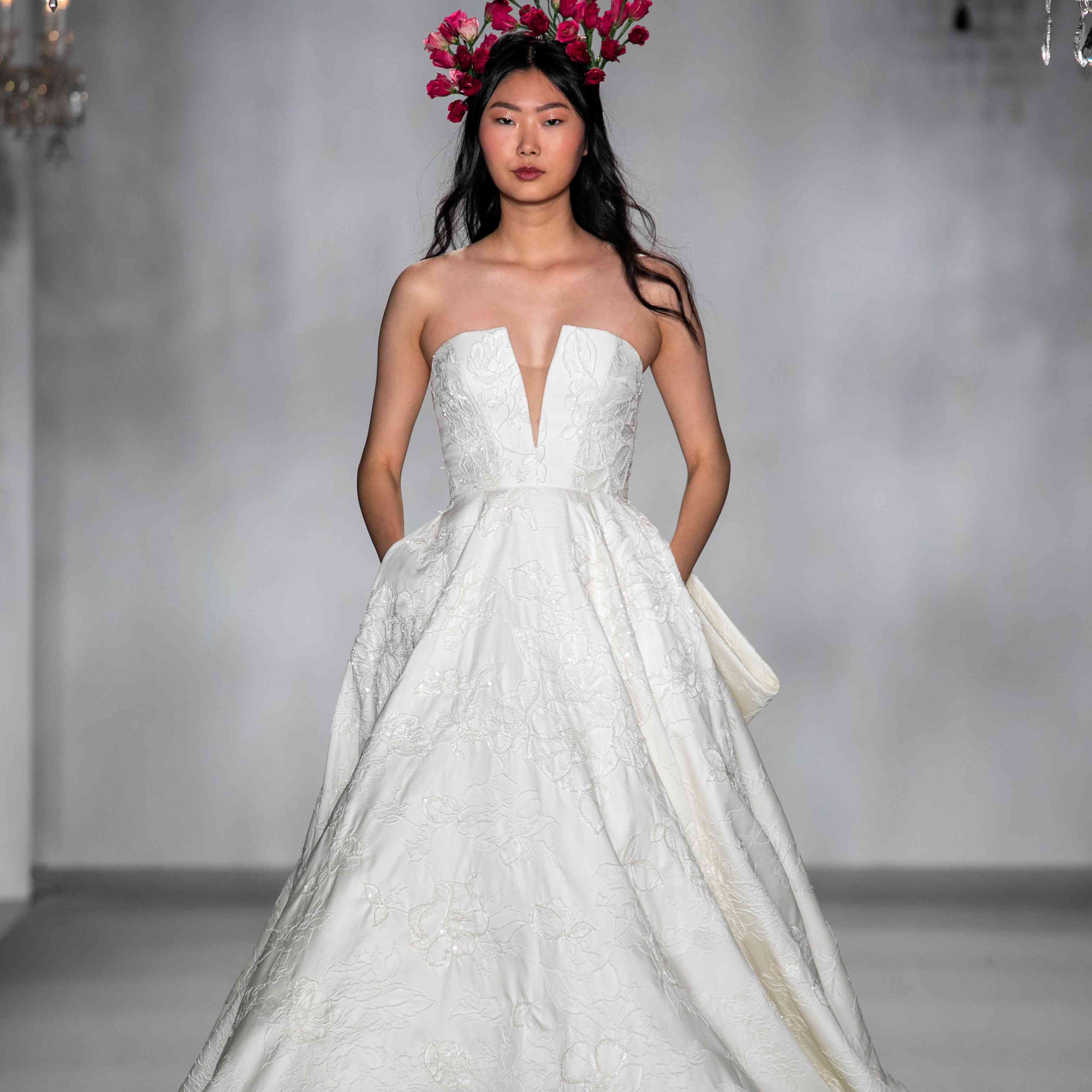 安妮·巴尔婚纱