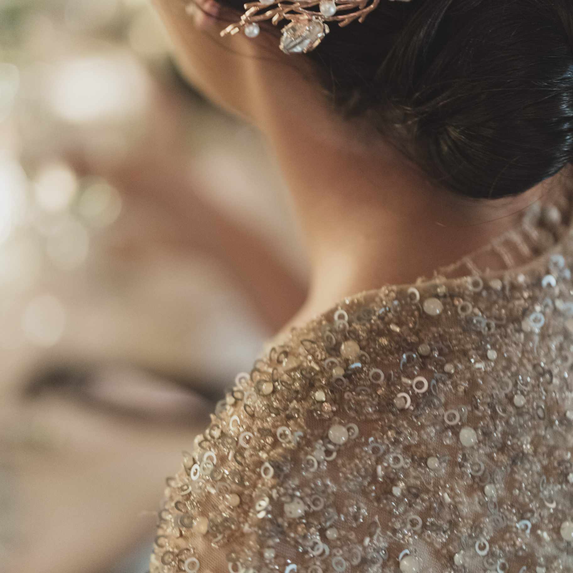 浪漫的科莫湖的婚礼，新娘礼服亮片和发夹