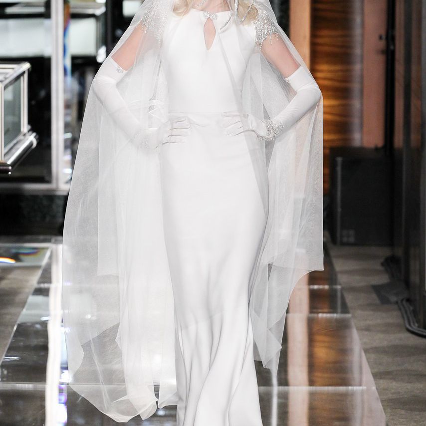 里姆·阿克拉婚纱盖袖