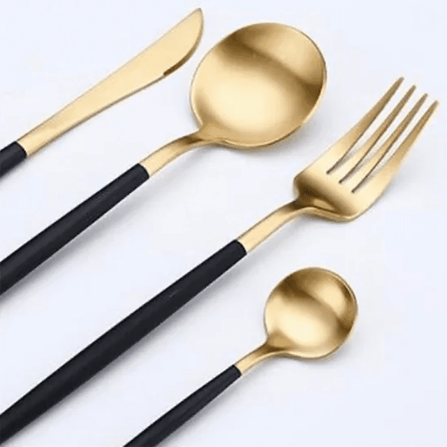 金色和哑光黑色餐具套装