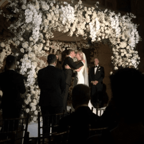 新娘和新郎接吻