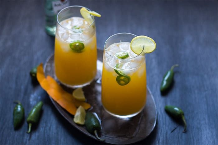 高芒果墨西哥辣椒泡沫鸡尾酒