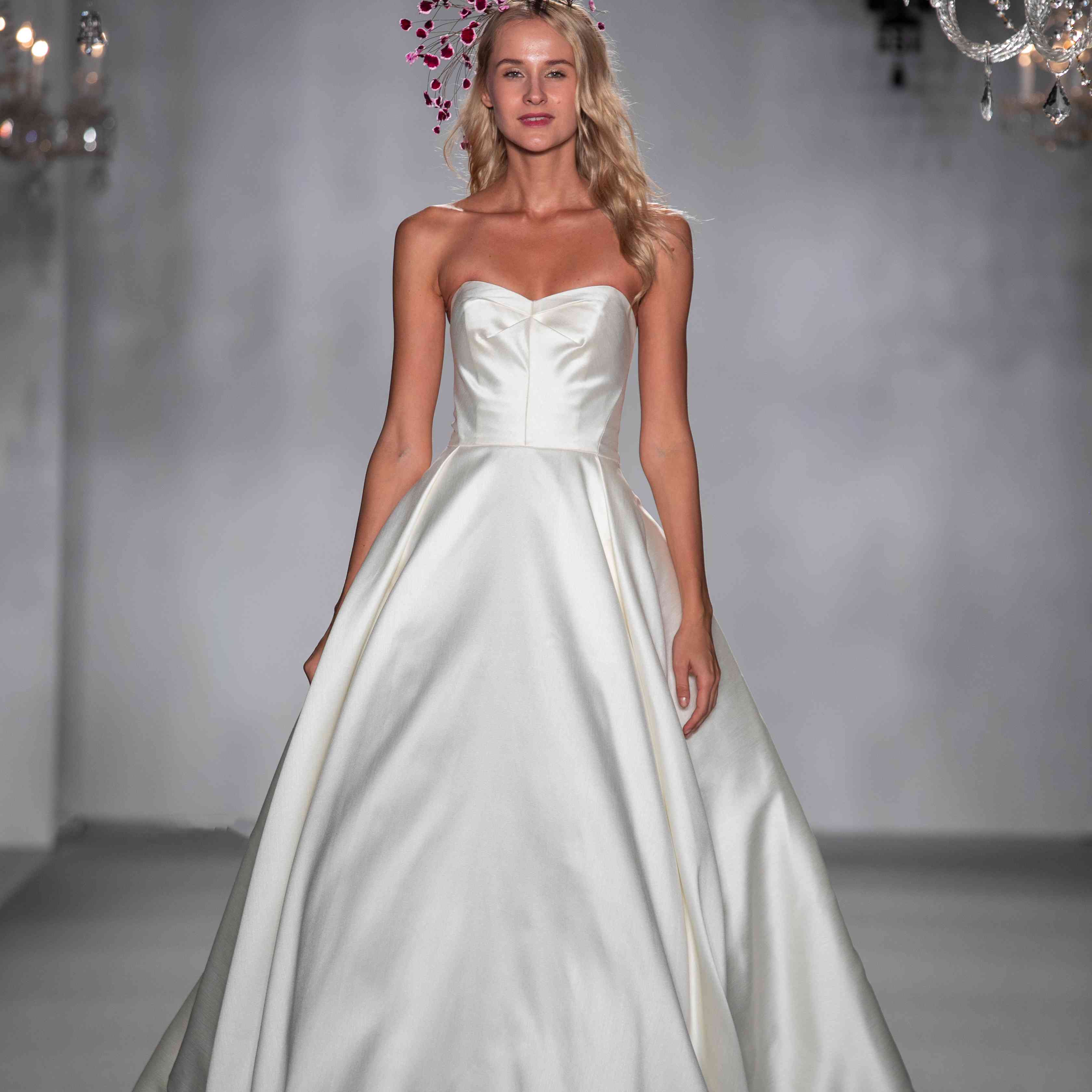 安妮·巴尔婚纱