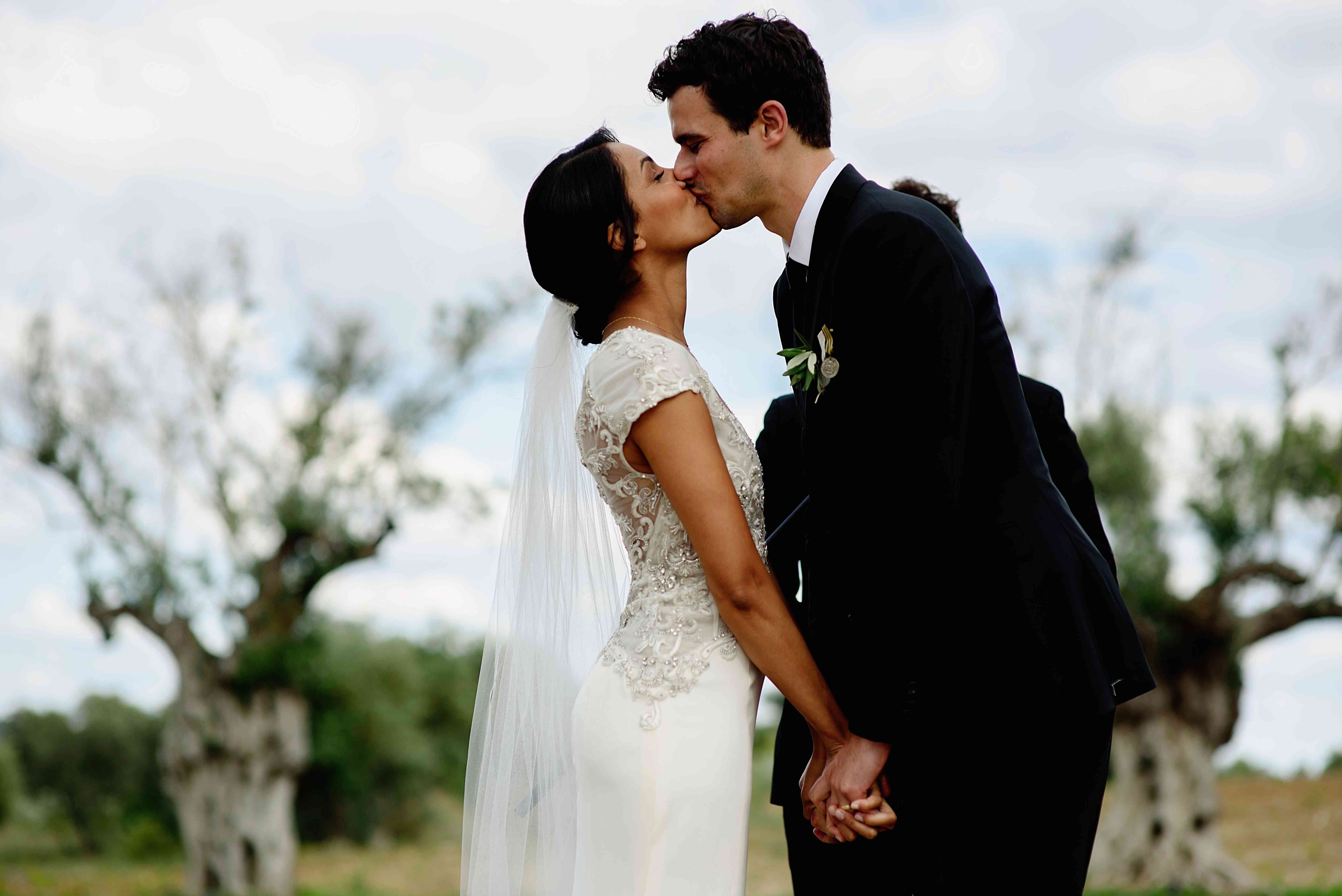 <p新郎和新娘接吻</p <br