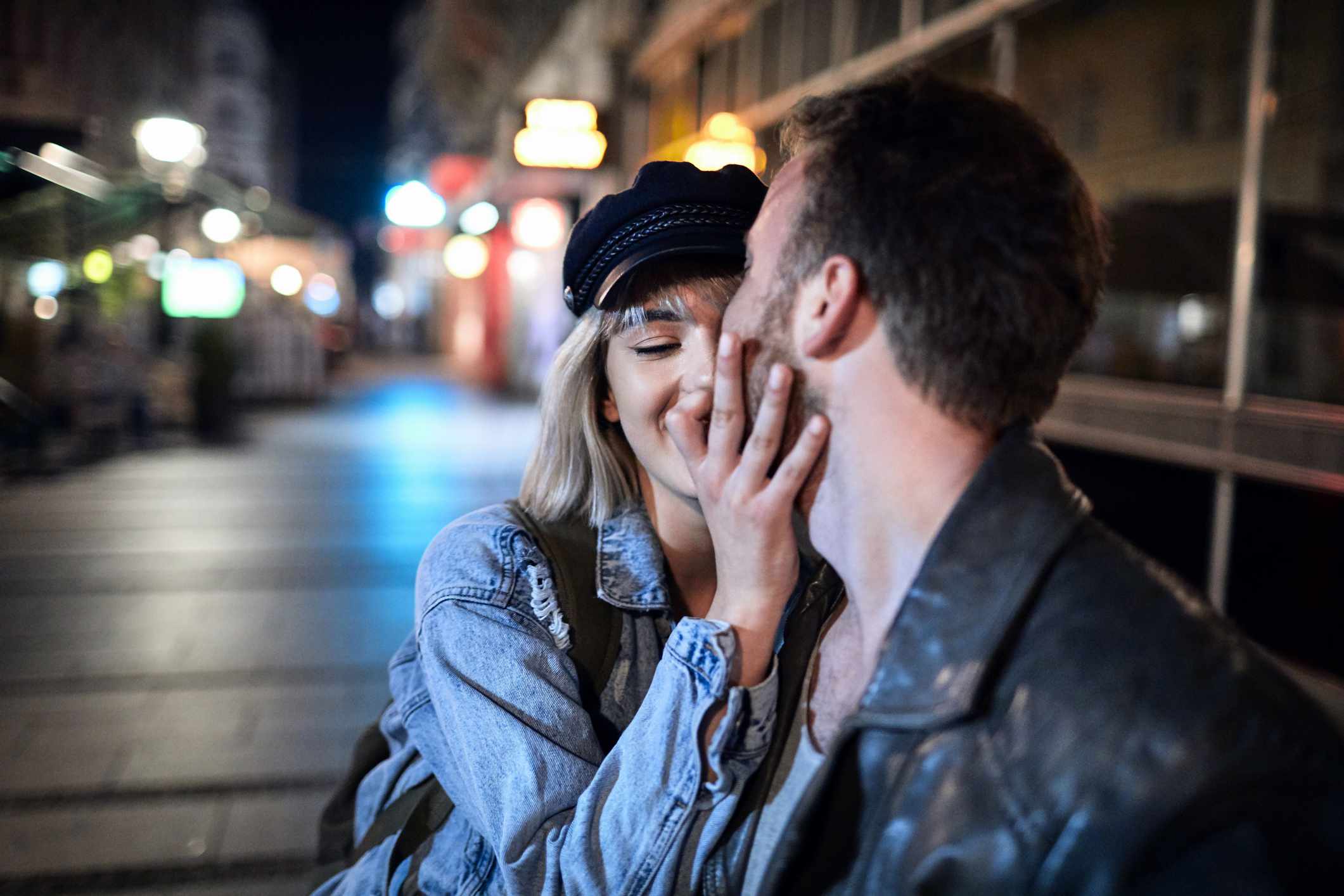 年轻的一对“class=