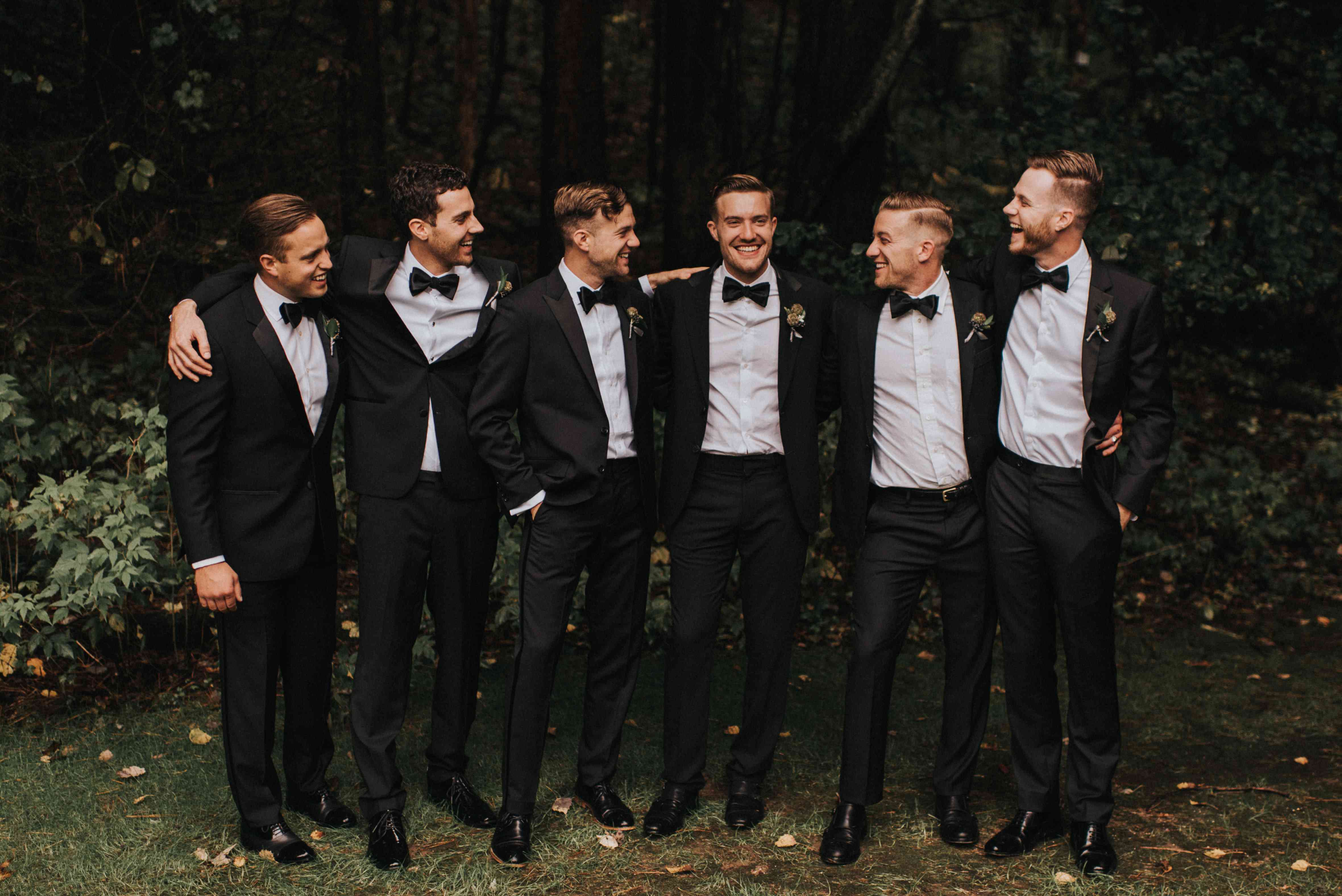 个性化的密歇根州婚礼，新郎和燕尾服的新郎