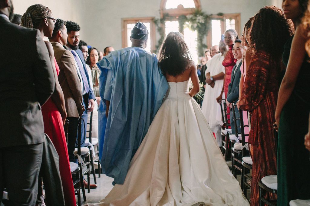 新娘走通道”class=