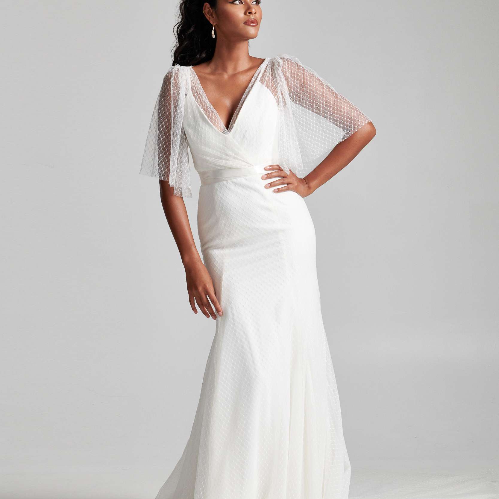 丽贝卡·舍内菲尔德婚纱