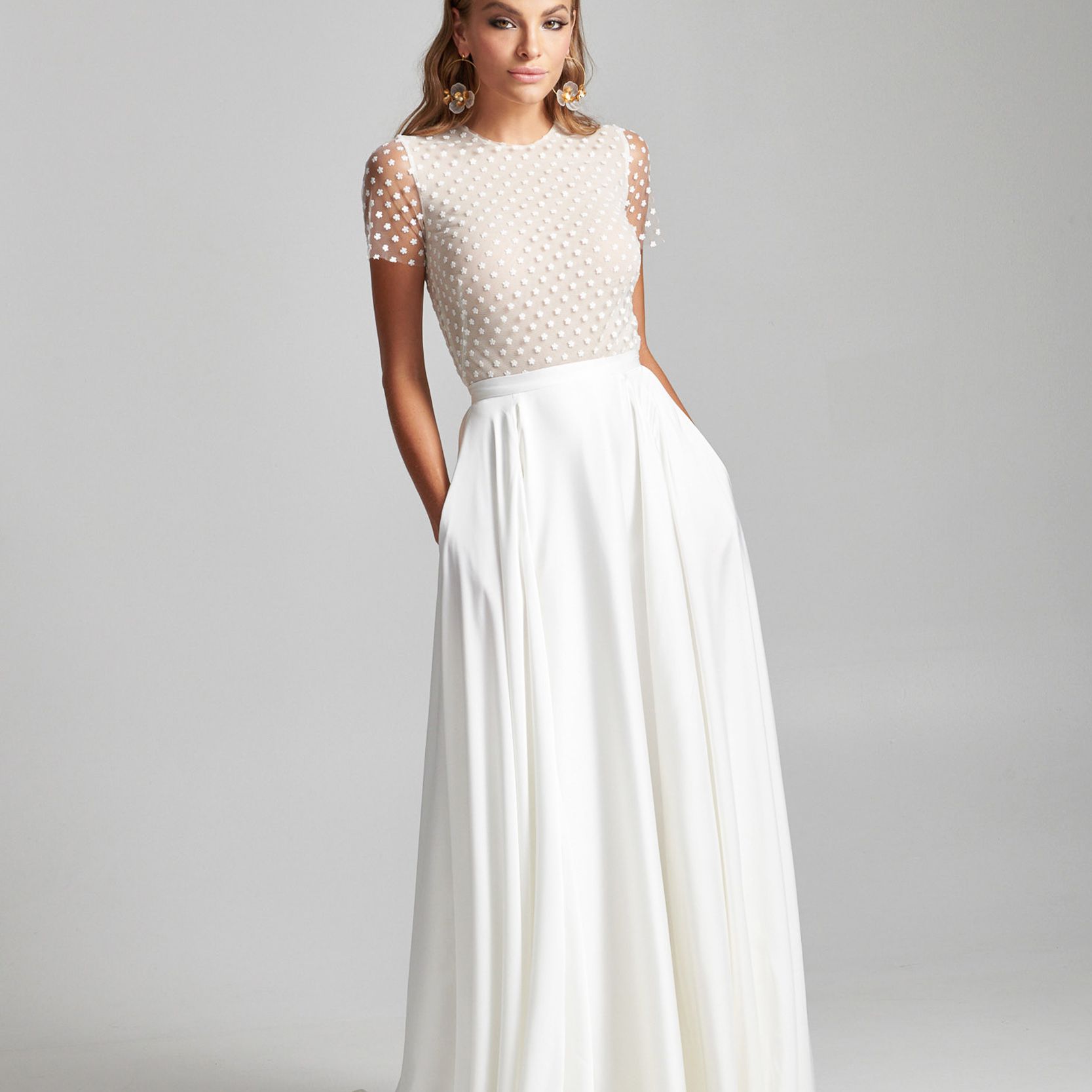 丽贝卡·舍内菲尔德婚纱