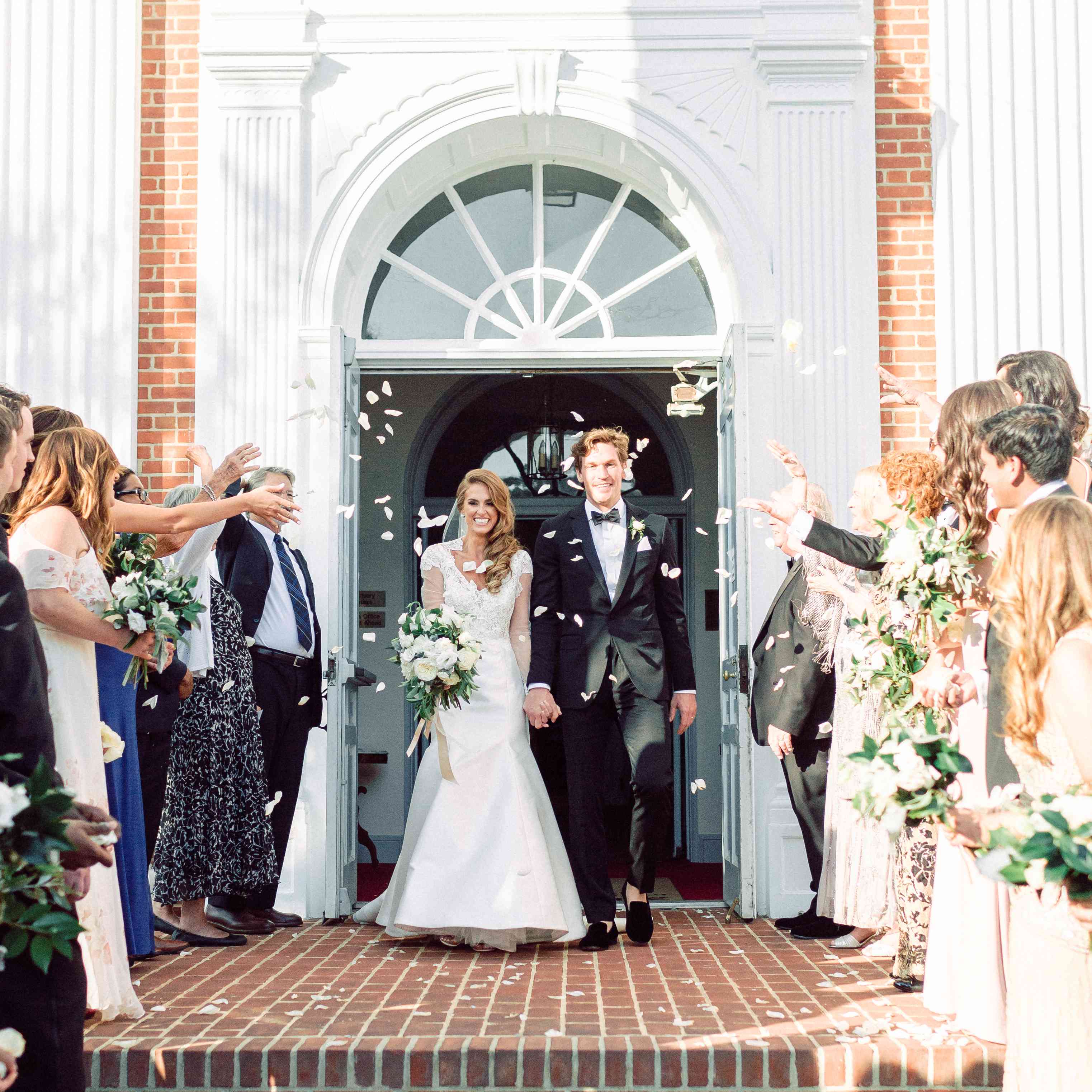 <p>仪式退出和抛花瓣</p><br><br>