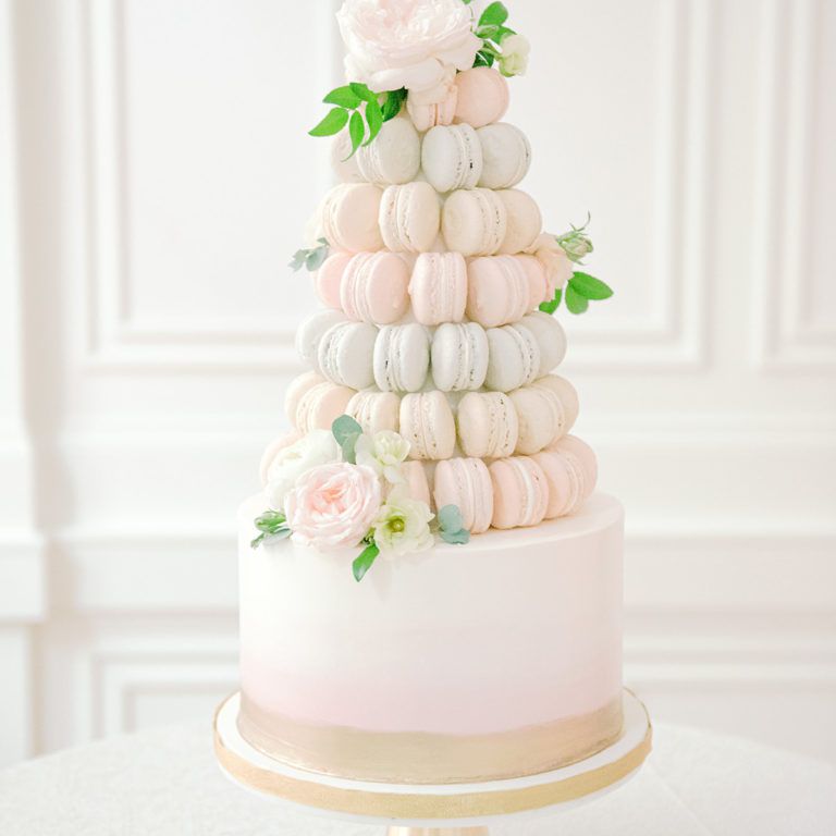 柔和的Macaron婚礼蛋糕