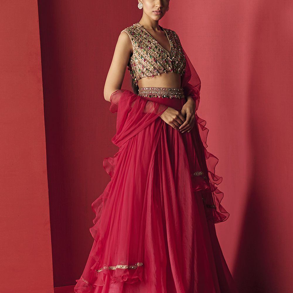 红色lehenga＂class=