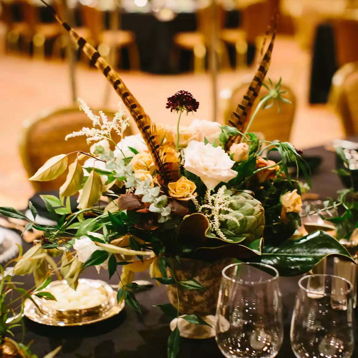 花朵装饰有羽毛