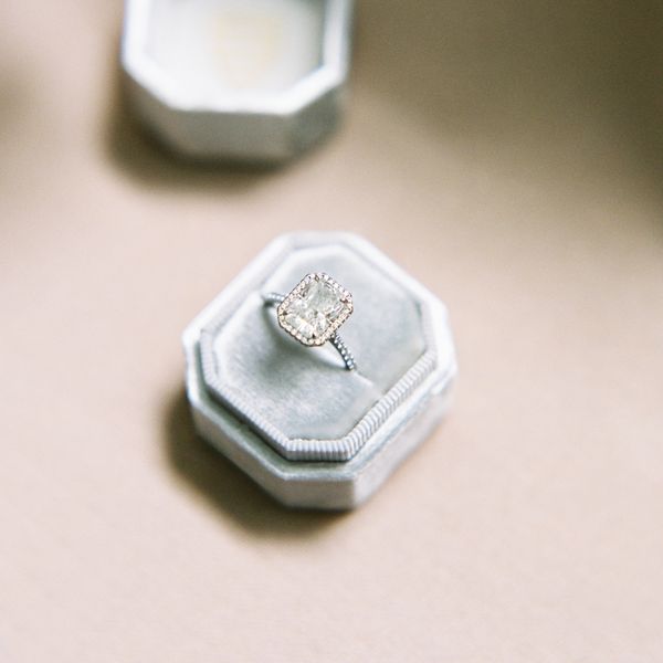 ld乐动官网订婚戒指