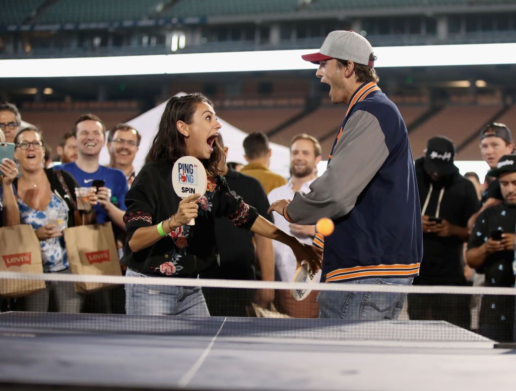 Mila Kunis和Ashton Kutcher于2018年8月23日在加利福尼亚州洛杉矶举行的克莱顿Kershaw第6届年度平板4目的。