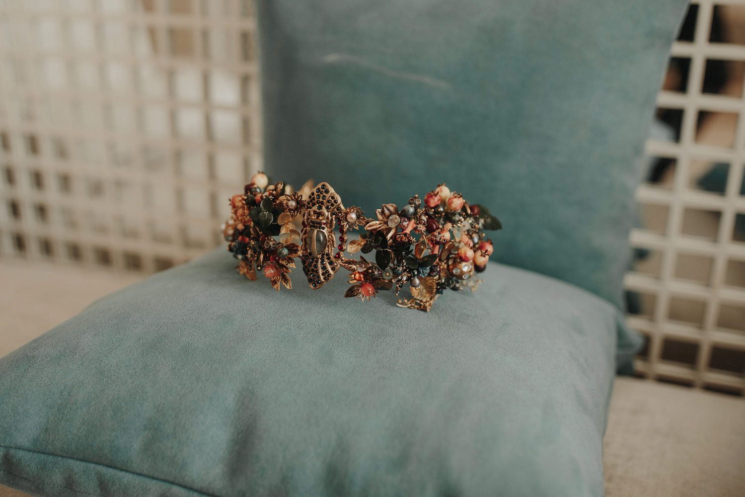 <p>新娘的花卉头发</ p> <br> <br>