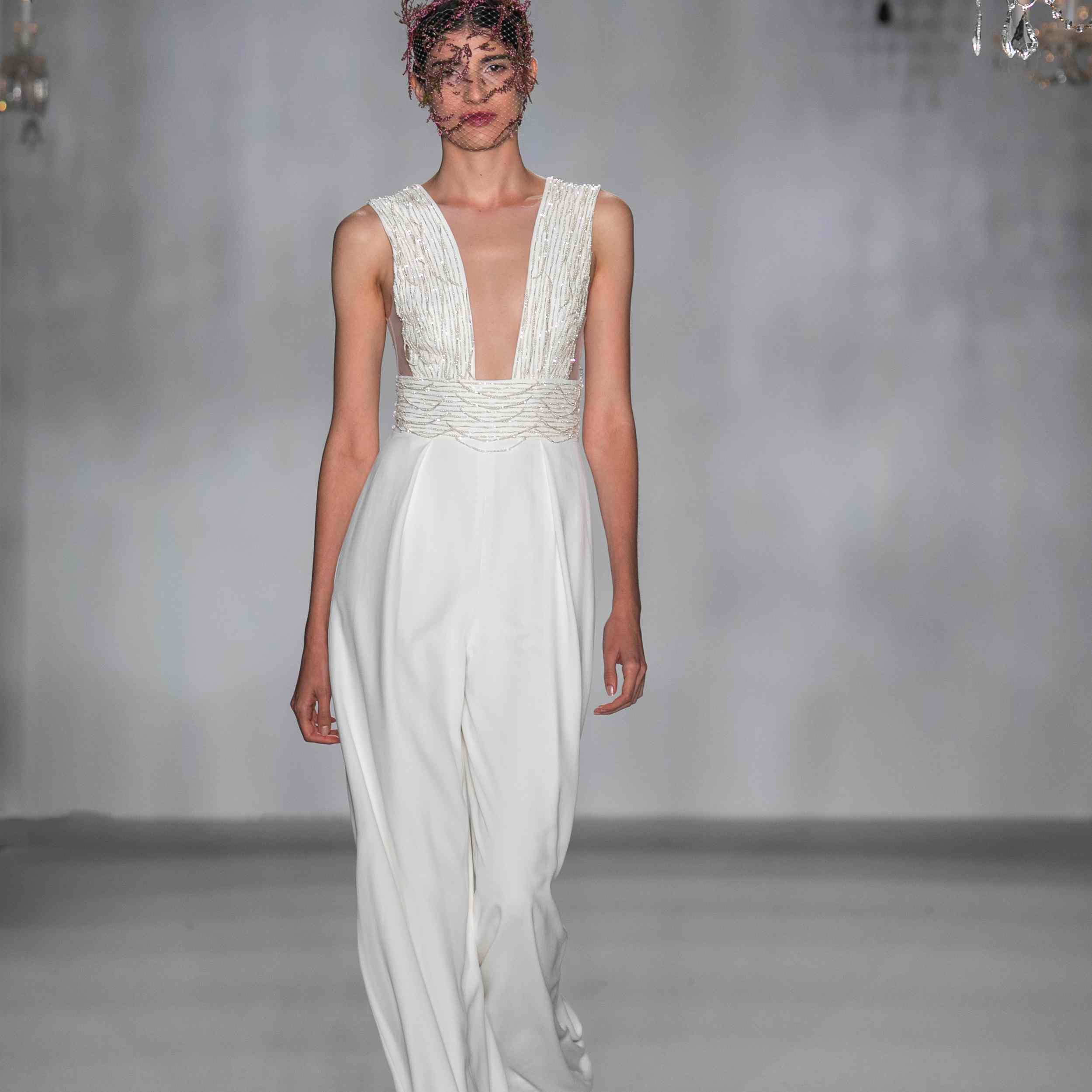 安妮·巴尔婚纱