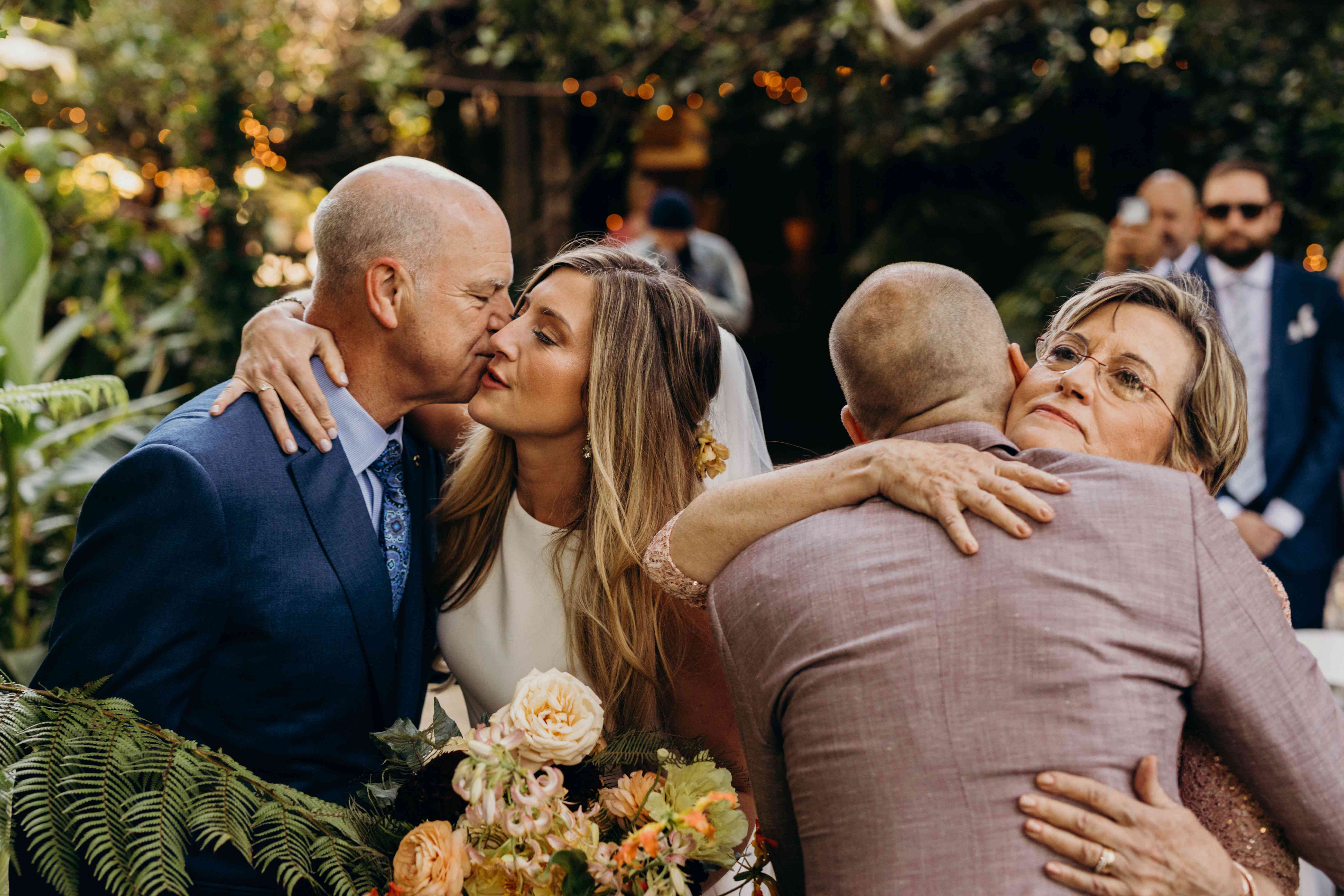 情侣接吻的父母